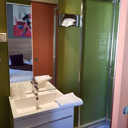 Отель L'univers 3*