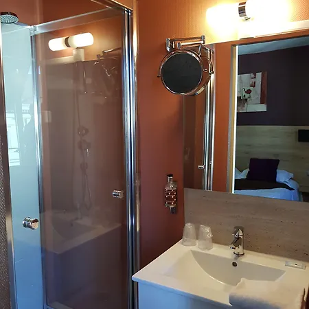 L'univers Отель Шательро